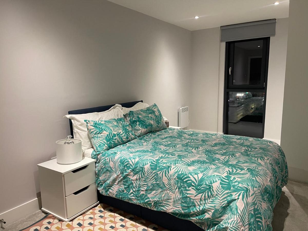 Hallmark Tower Apartment *